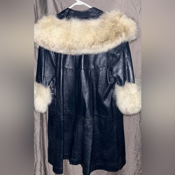 Beautiful vintage full length leather and fur coat - Picture 2 of 6